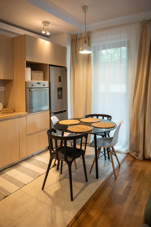 Green Corner Apartment Bucharest Exterior photo
